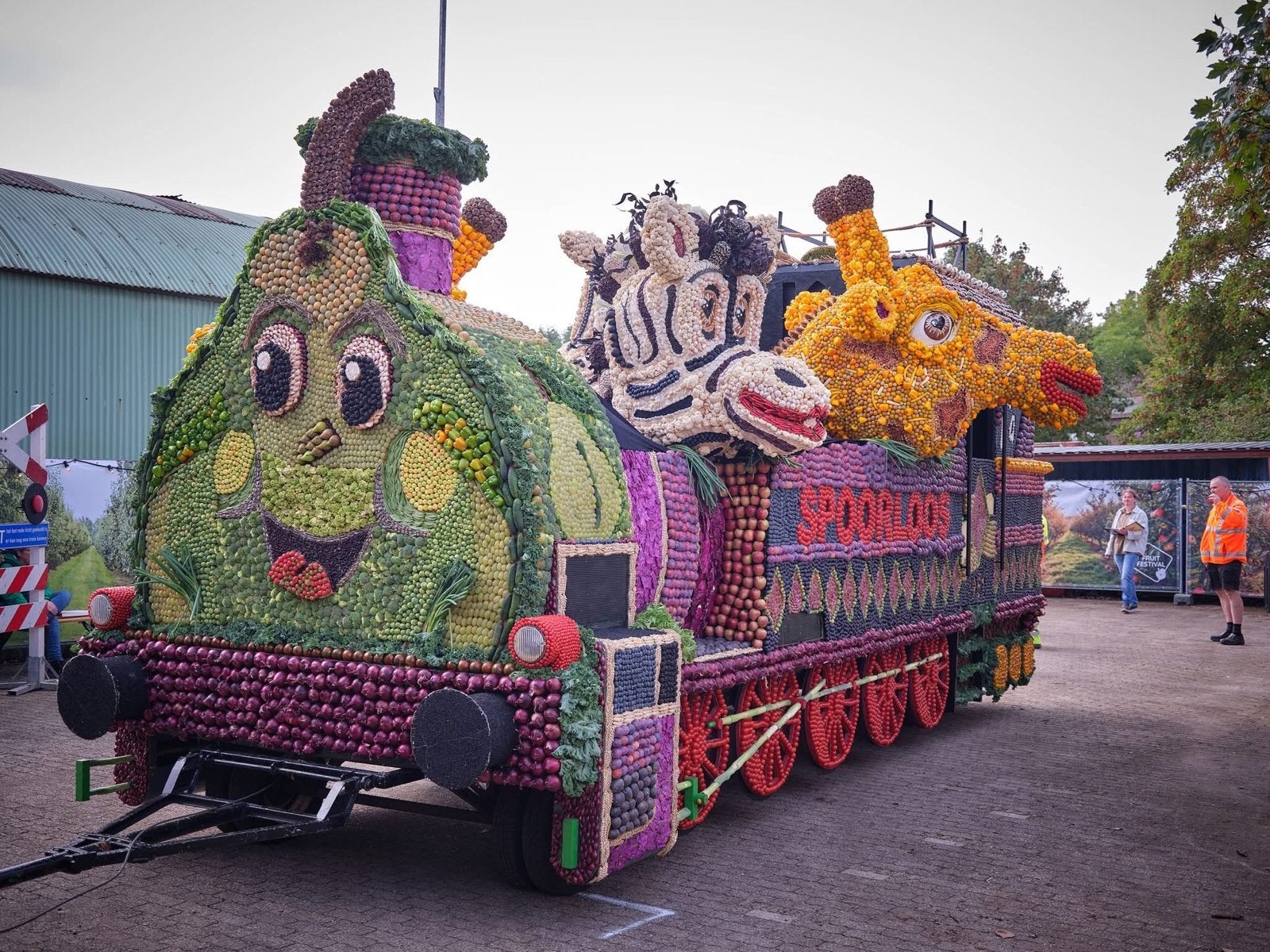 Carnavals wagen / Corso wagen - Houten locomotief, Hobby en Vrije tijd, Ophalen, Gebruikt, Carnaval