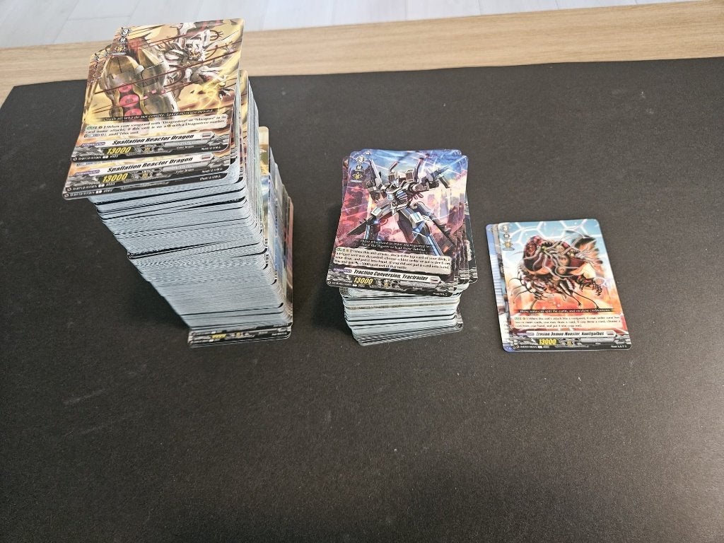 Cardfight Vanguard Brandt Gate Bulk 500+ kaarten, Ophalen of Verzenden, Zo goed als nieuw, Meerdere kaarten