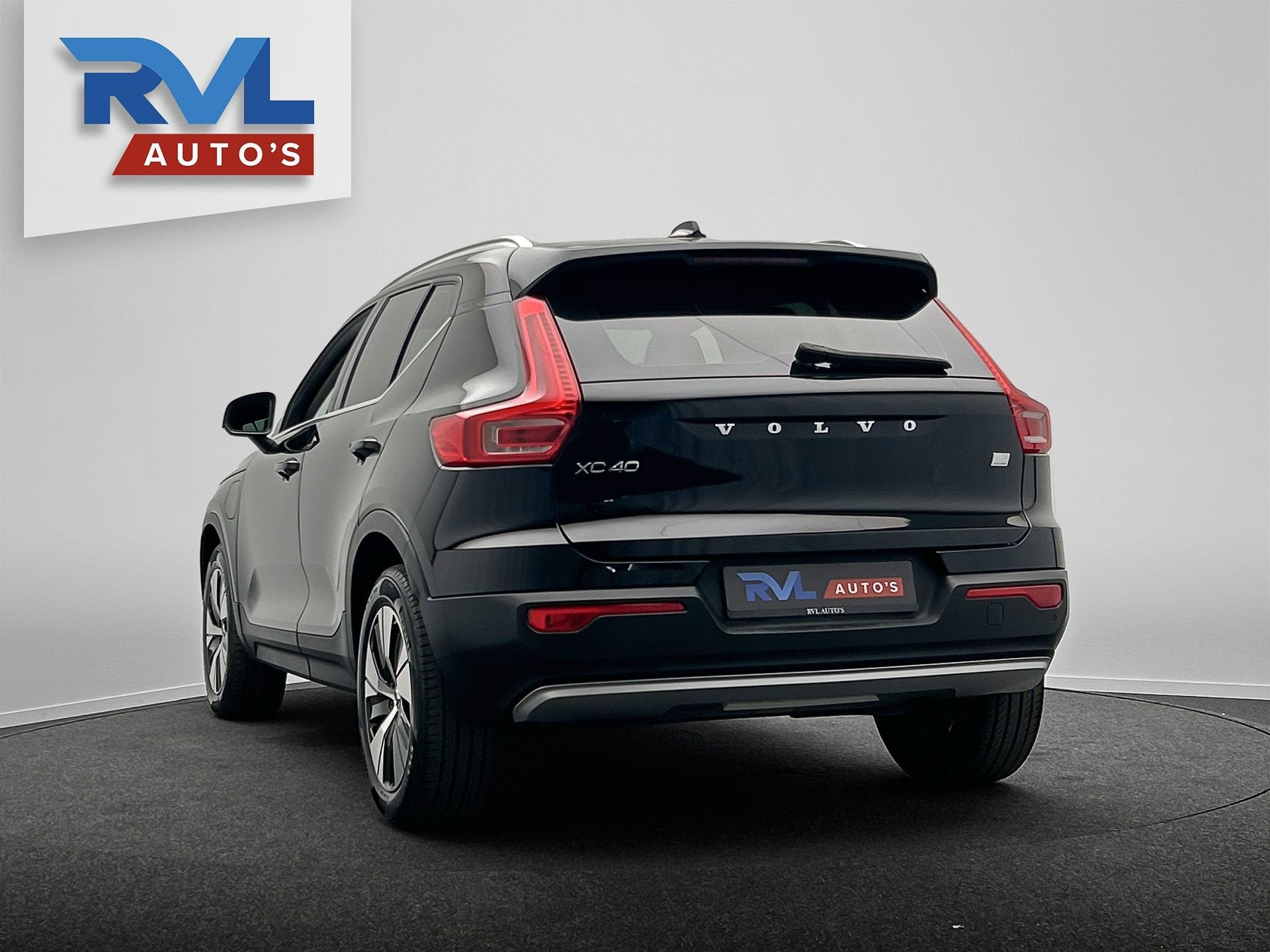 Volvo XC40 1.5 T5 Recharge Inscription 262 PK | Camera | Car, Auto's, Stof, Zwart, Start-stop-systeem, 645 km
