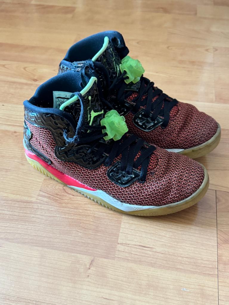 Jordan sneakers rood/zwart met neon details, Ophalen of Verzenden, Zo goed als nieuw