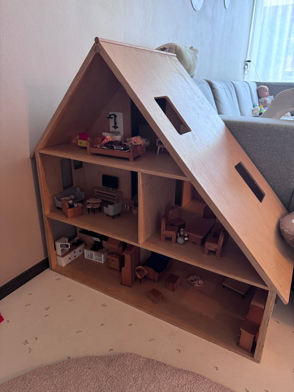 Groot houten poppenhuis inclusief meubeltjes, Kinderen en Baby's, Speelgoed | Poppenhuizen, Ophalen, Zo goed als nieuw, Poppenhuis
