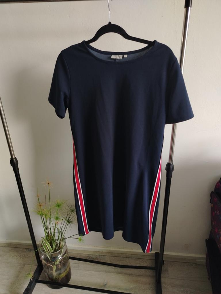 Donkerblauwe jurk met rode strepen - City Life, City Life, Blauw, Maat 42/44 (L), Ophalen of Verzenden