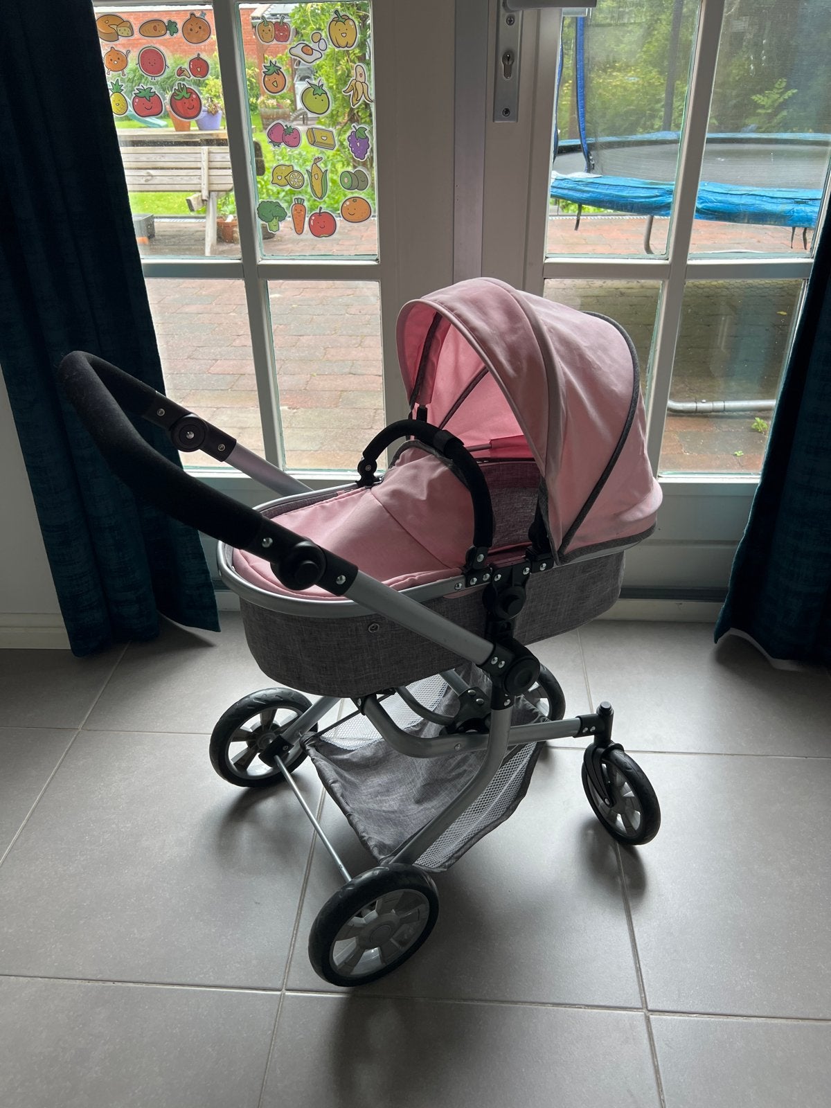 Roze poppenwagen - Zo goed als nieuw, inklapbaar, Kinderen en Baby's, Speelgoed | Poppen, Ophalen, Zo goed als nieuw, Babypop
