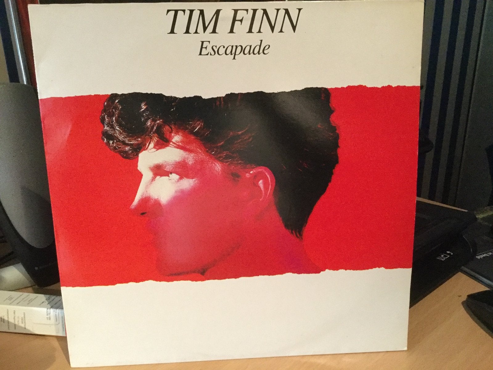 Tim Finn-Escapade. Mooie hoes en vinyl., Ophalen of Verzenden, Gebruikt