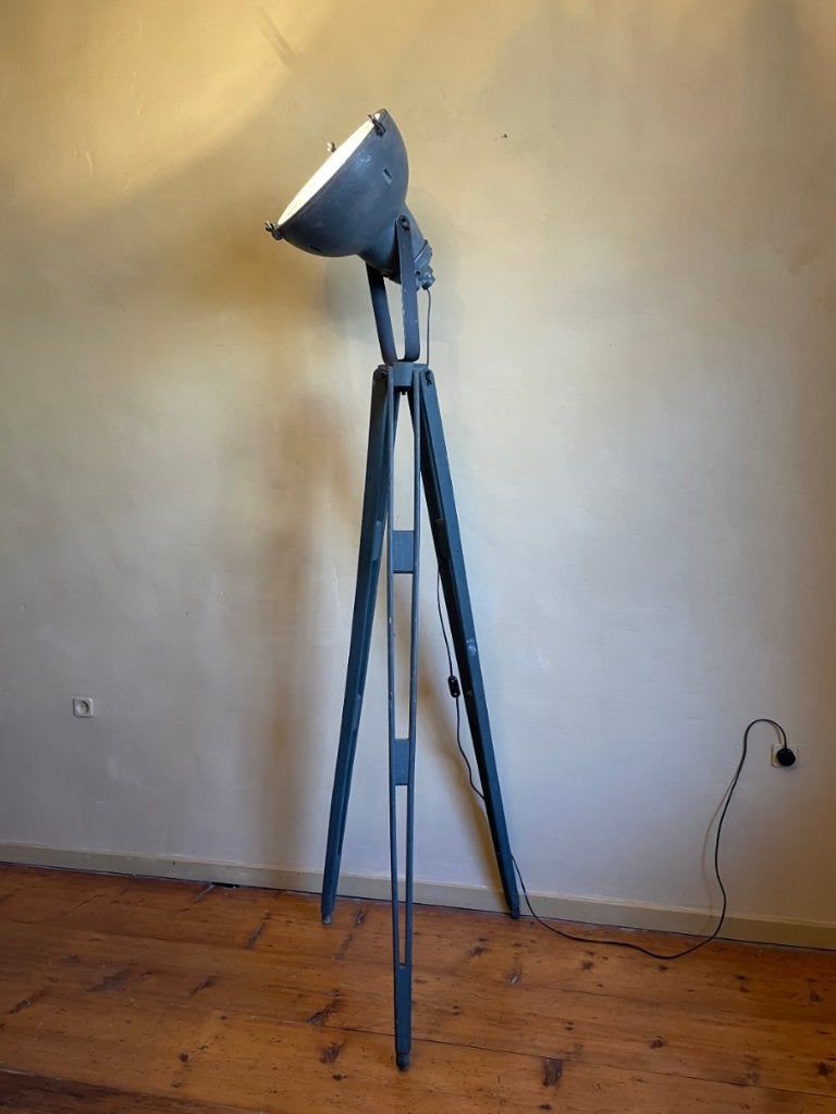 Oude vloerlamp staande lamp op houten statief schemerlamp, Antiek en Kunst, Ophalen