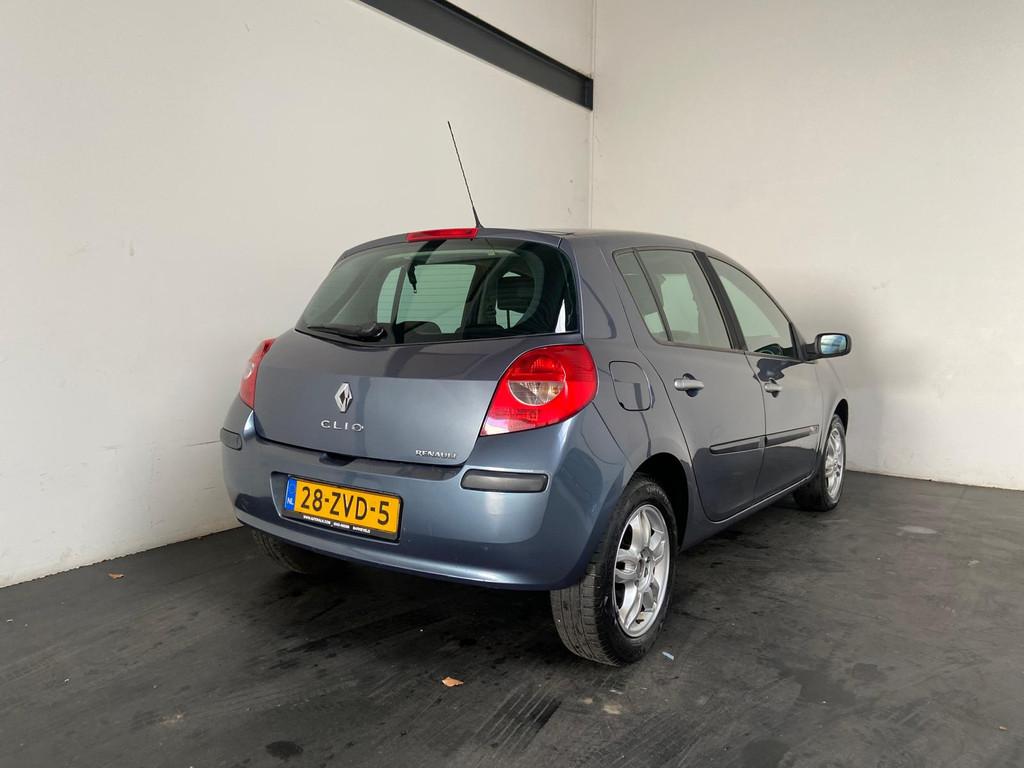 Renault Clio 1.6-16V Dynamique Comfort (bj 2006), Voorwielaandrijving, Multifunctioneel stuurwiel, Gebruikt, 4 cilinders