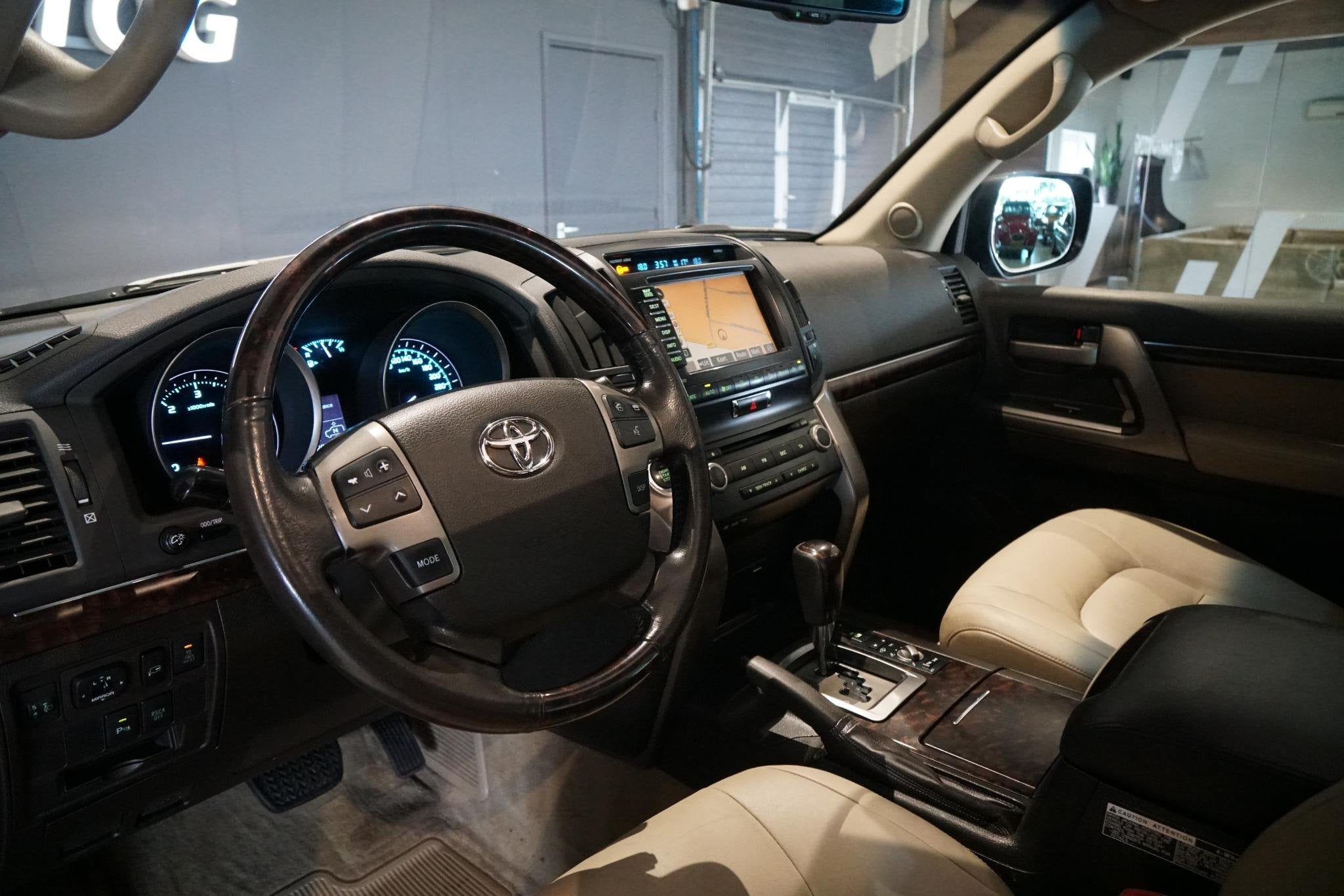 Toyota Land Cruiser V8 4.5 D-4D Executive 7p. + SCHUIFDAK /, Auto's, Toyota, Gebruikt, 8 cilinders, 7 stoelen, Bedrijf