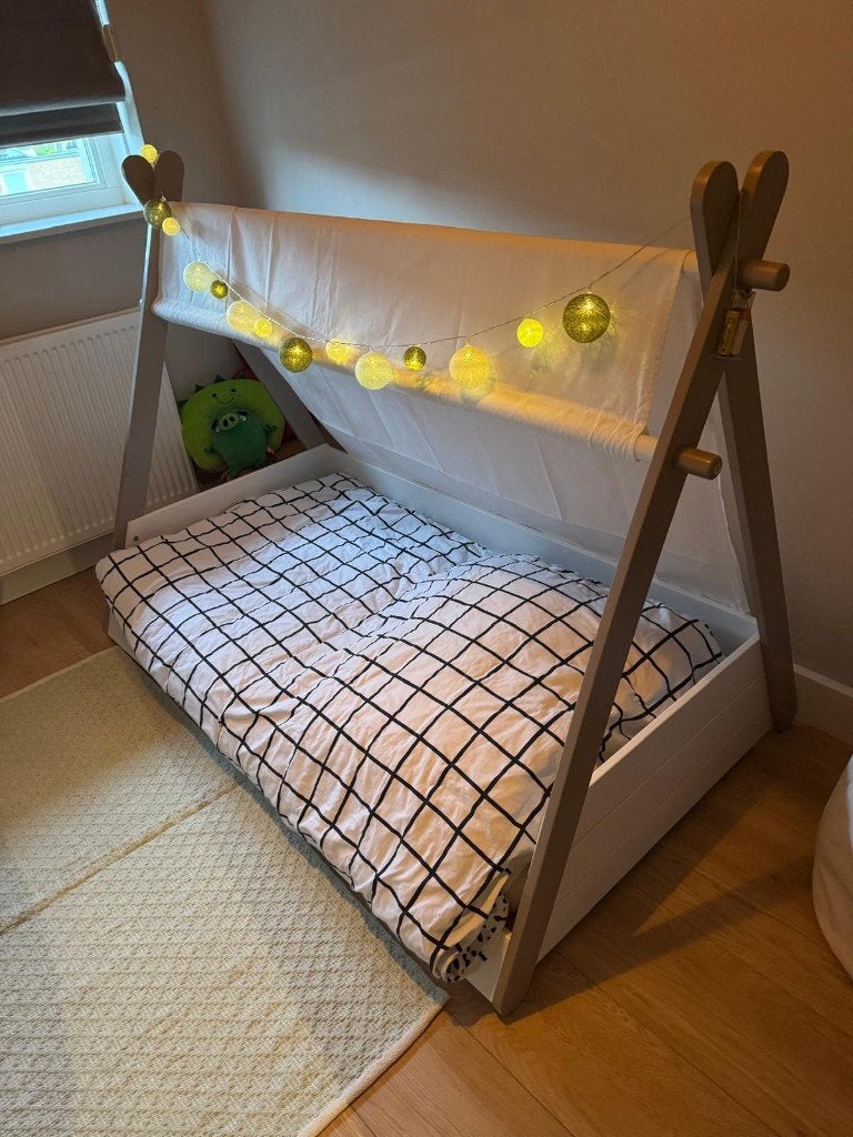 Tipi Kinderbed 70x140 cm compleet met matras, Ophalen, 70 tot 85 cm, 140 tot 160 cm, Zo goed als nieuw