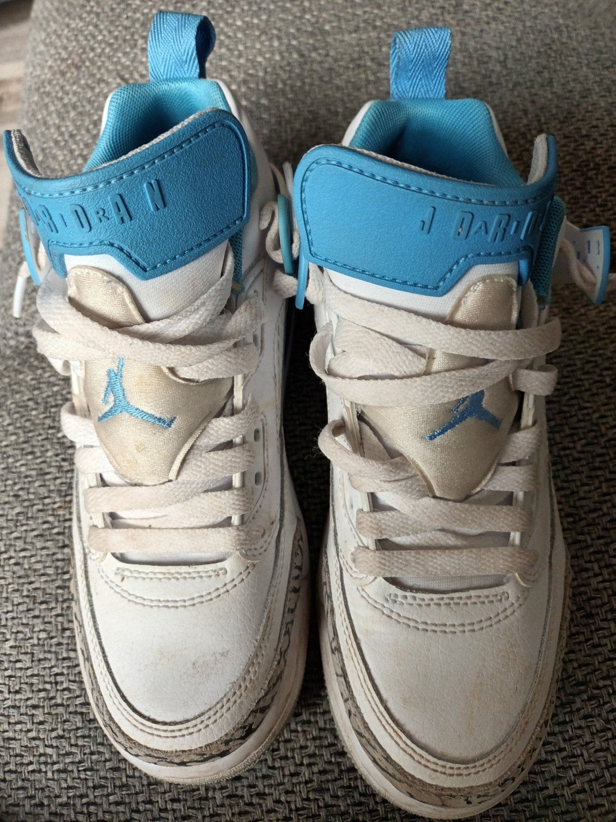 Air Jordan sneakers maat 36 - Wit/Blauw, Ophalen, Gebruikt, Air Jordan, Jongen of Meisje