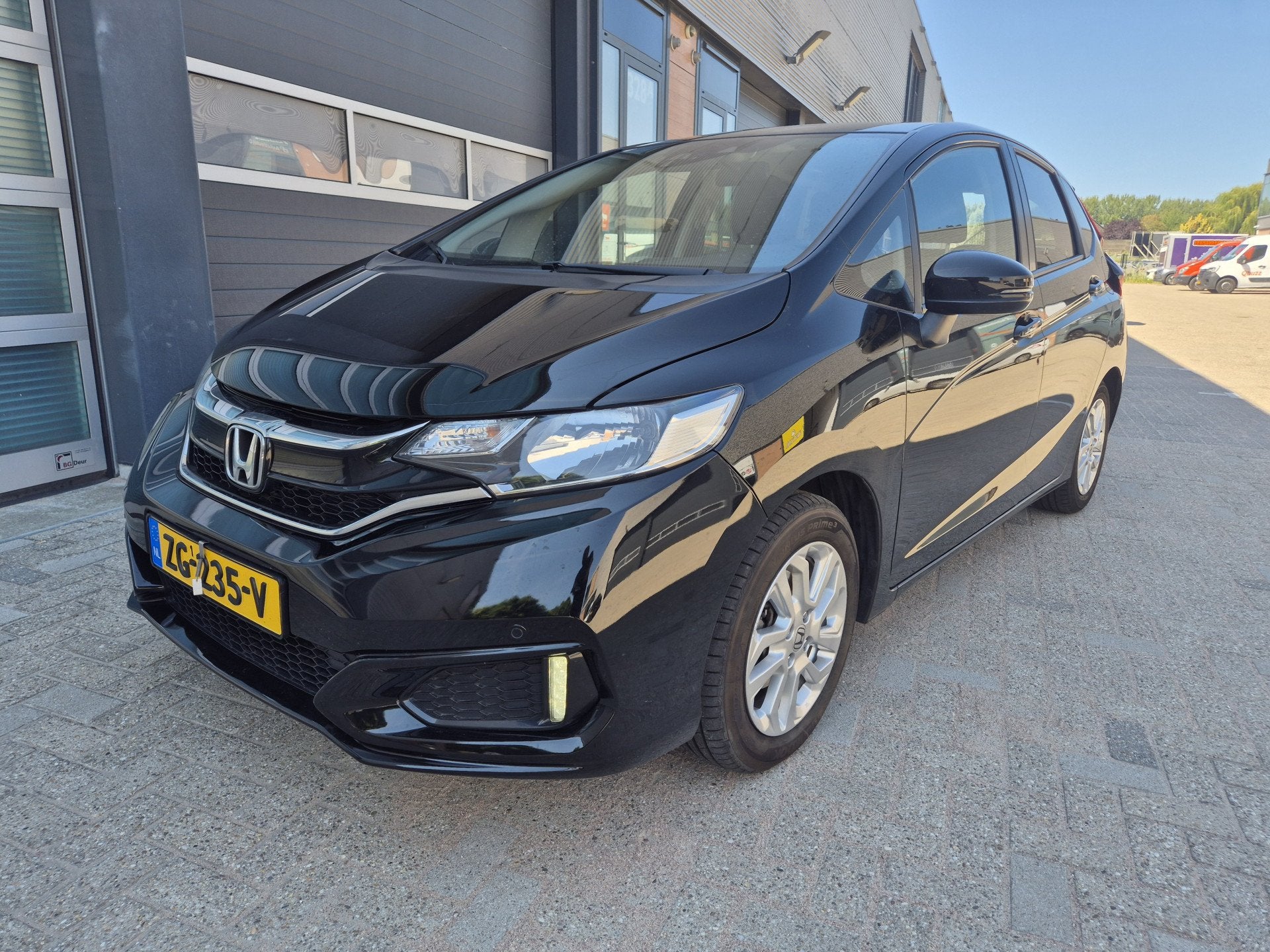 Honda Jazz 1.3 i-VTEC automaat 38500km schade achter nieuwst, Auto's, Gebruikt, 4 cilinders, Bedrijf, 1074 kg
