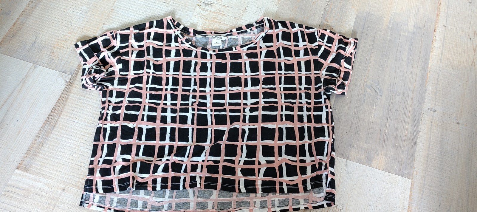 Monki T-shirt met ruitpatroon - Maat M, Maat 38/40 (M), Meerkleurig, Ophalen of Verzenden, Zo goed als nieuw