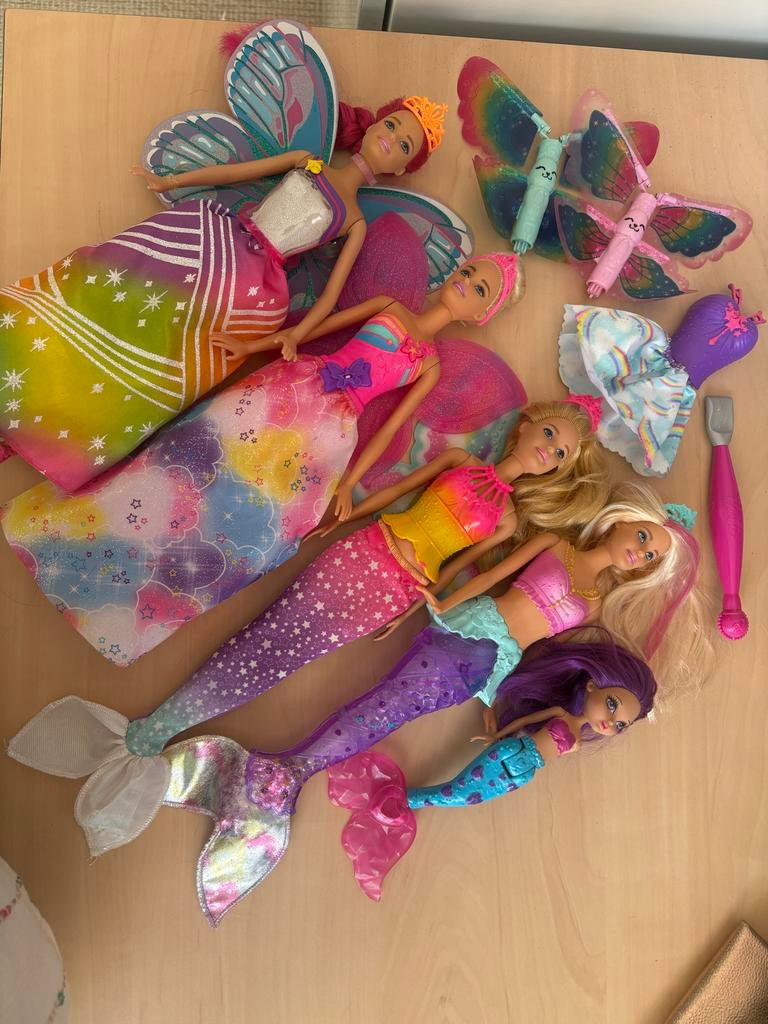 Rainbow Barbies en zeemeerminnen met accessoires, Ophalen of Verzenden, Gebruikt, Barbie