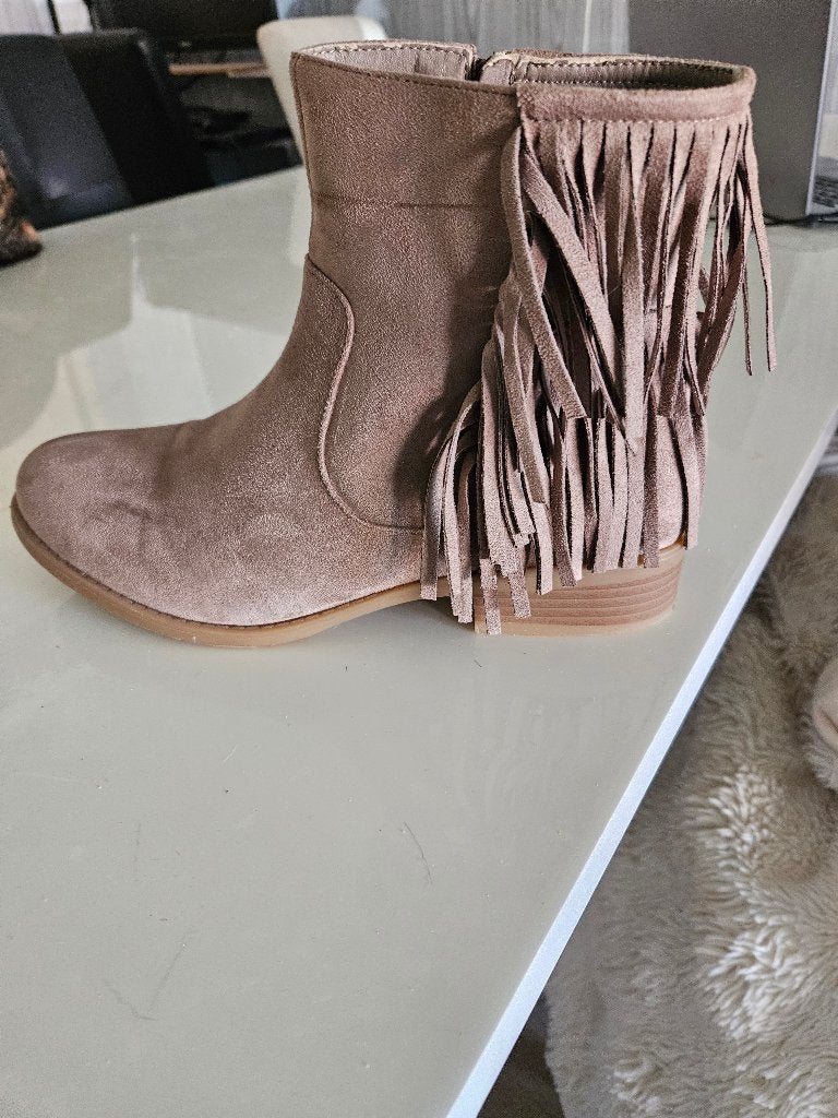 Laarsjes, Beige, Lage of Enkellaarzen, Ophalen of Verzenden, Onbekend