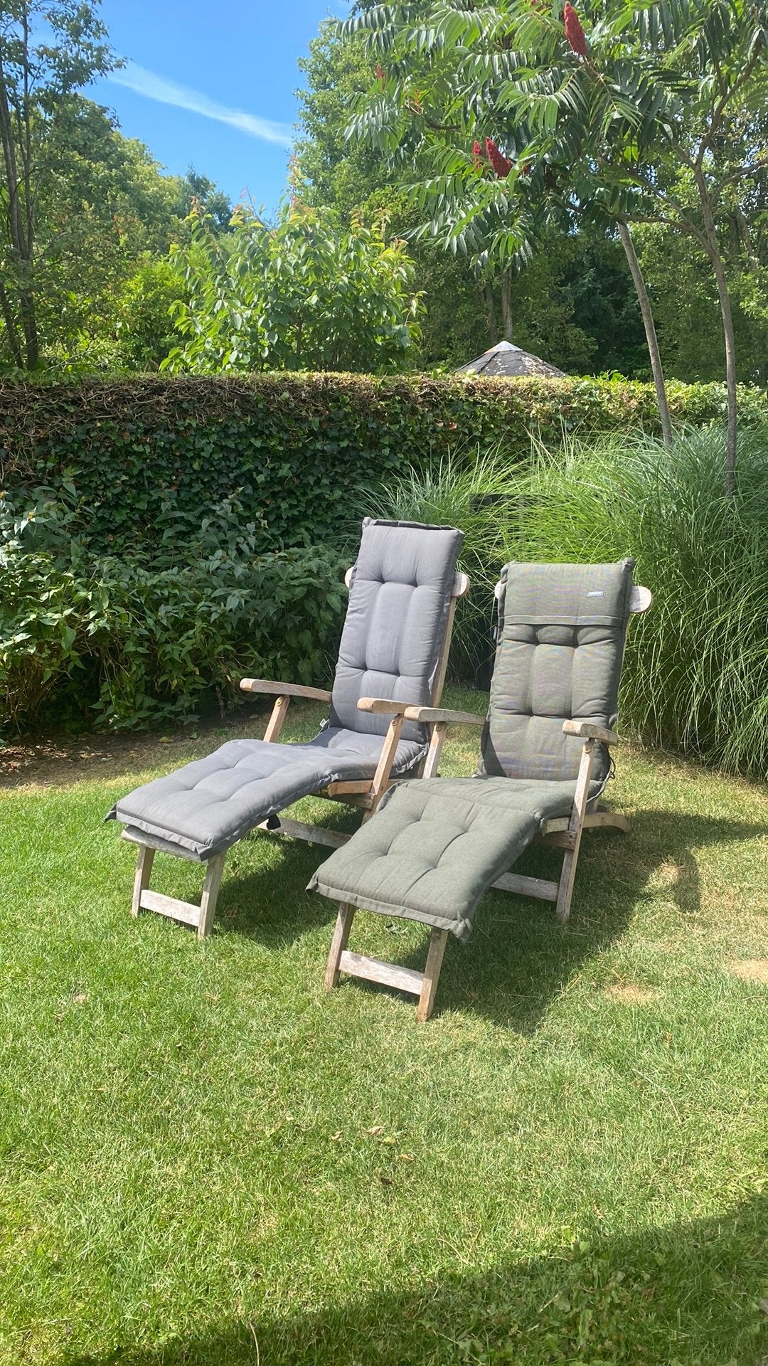 Twee ligstoelen van hout met kussens gratis ophalen!, Tuin en Terras, Ophalen, Gebruikt, Hout