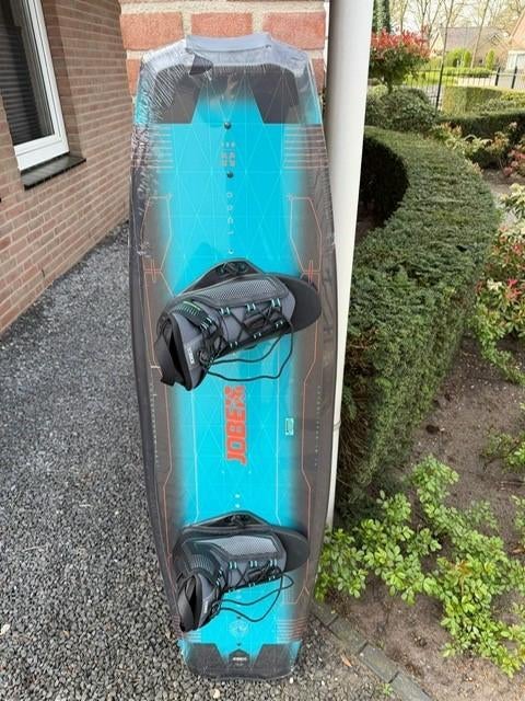 Jobe Logo wakeboard 1.38 mtr + universele bindingen tm 47, Ophalen of Verzenden, Nieuw, Board en Schoenen
