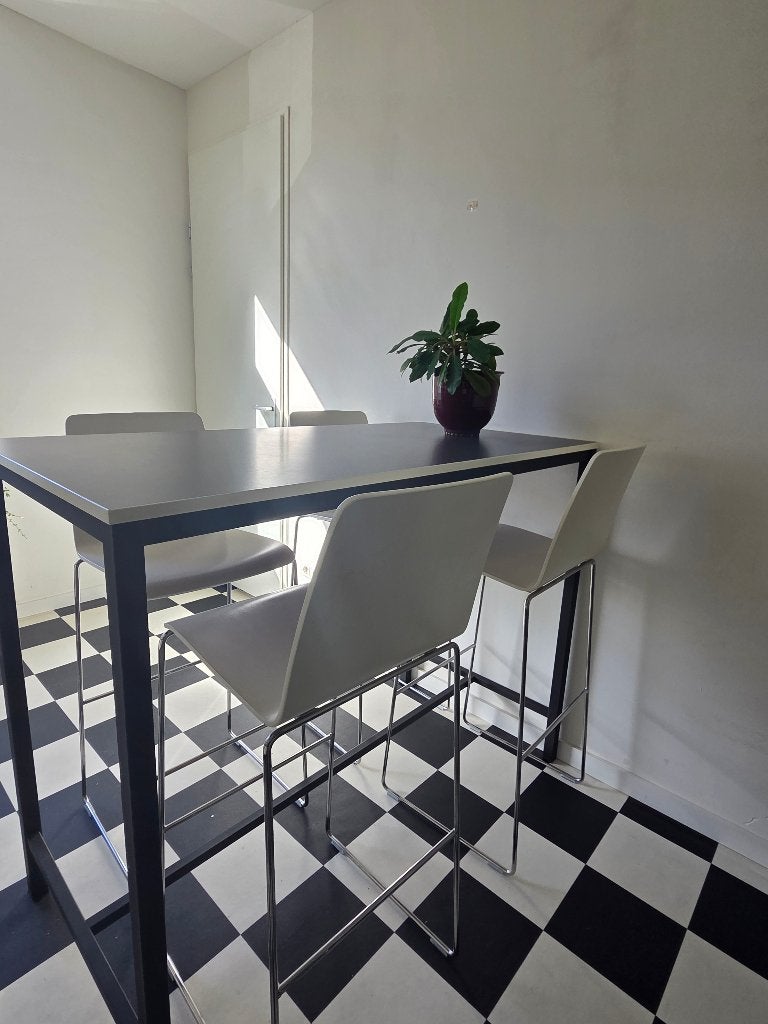 Bartafel met 4 krukken/kuipstoelen, Ophalen, Gebruikt, Inclusief barstoelen