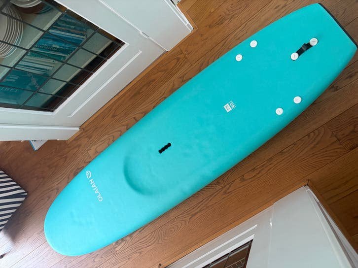 Olaian 100 Foam Surfboard 7' (210 cm) met vinnen en koord, Watersport en Boten, Golfsurfen, Ophalen of Verzenden, Zo goed als nieuw