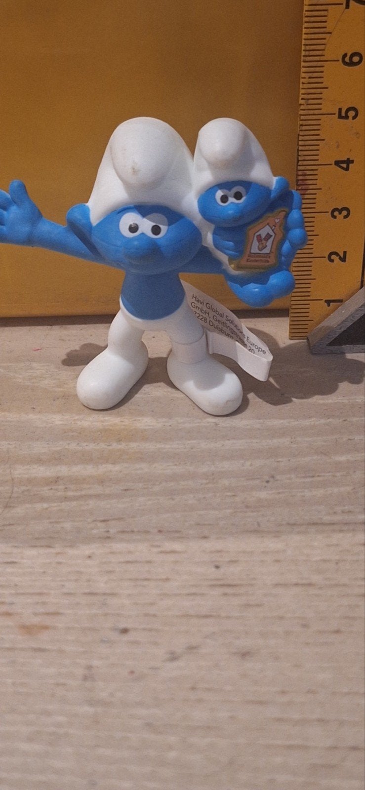 Smurf poppetje Uit 2022 met label (18525), Verzamelen, Verschillende Smurfen, ., Ophalen of Verzenden, Zo goed als nieuw