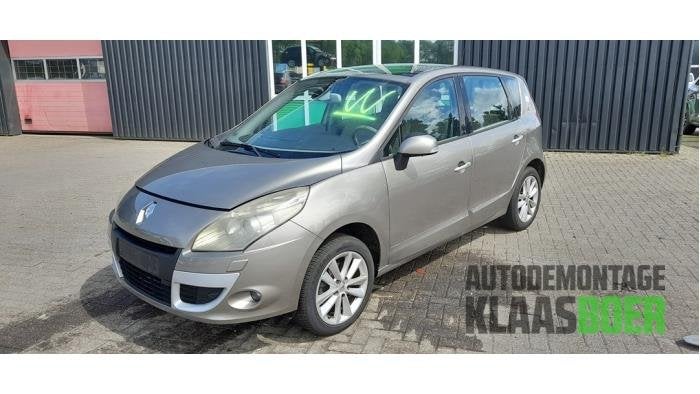 Voorbumper van een Renault Scenic, Gebruikt, -, Renault, -