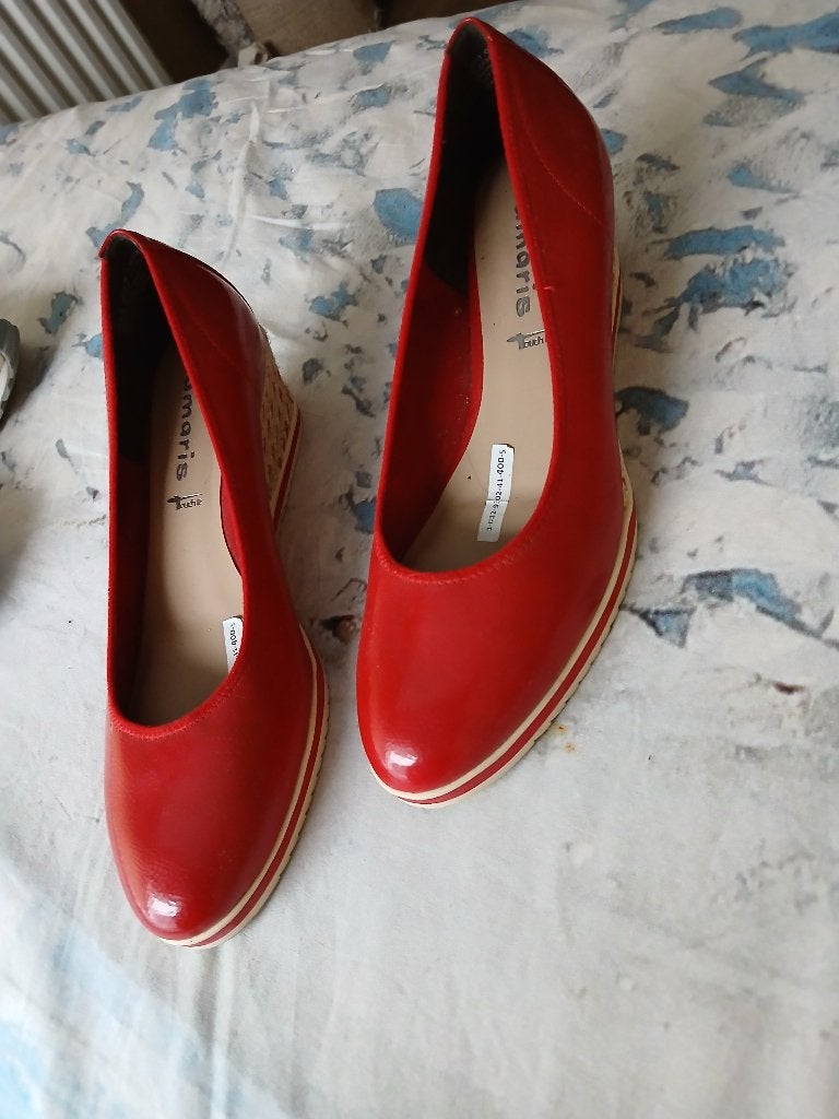 Sleehak rode schoenen, Instappers, Ophalen of Verzenden, Zo goed als nieuw, Rood