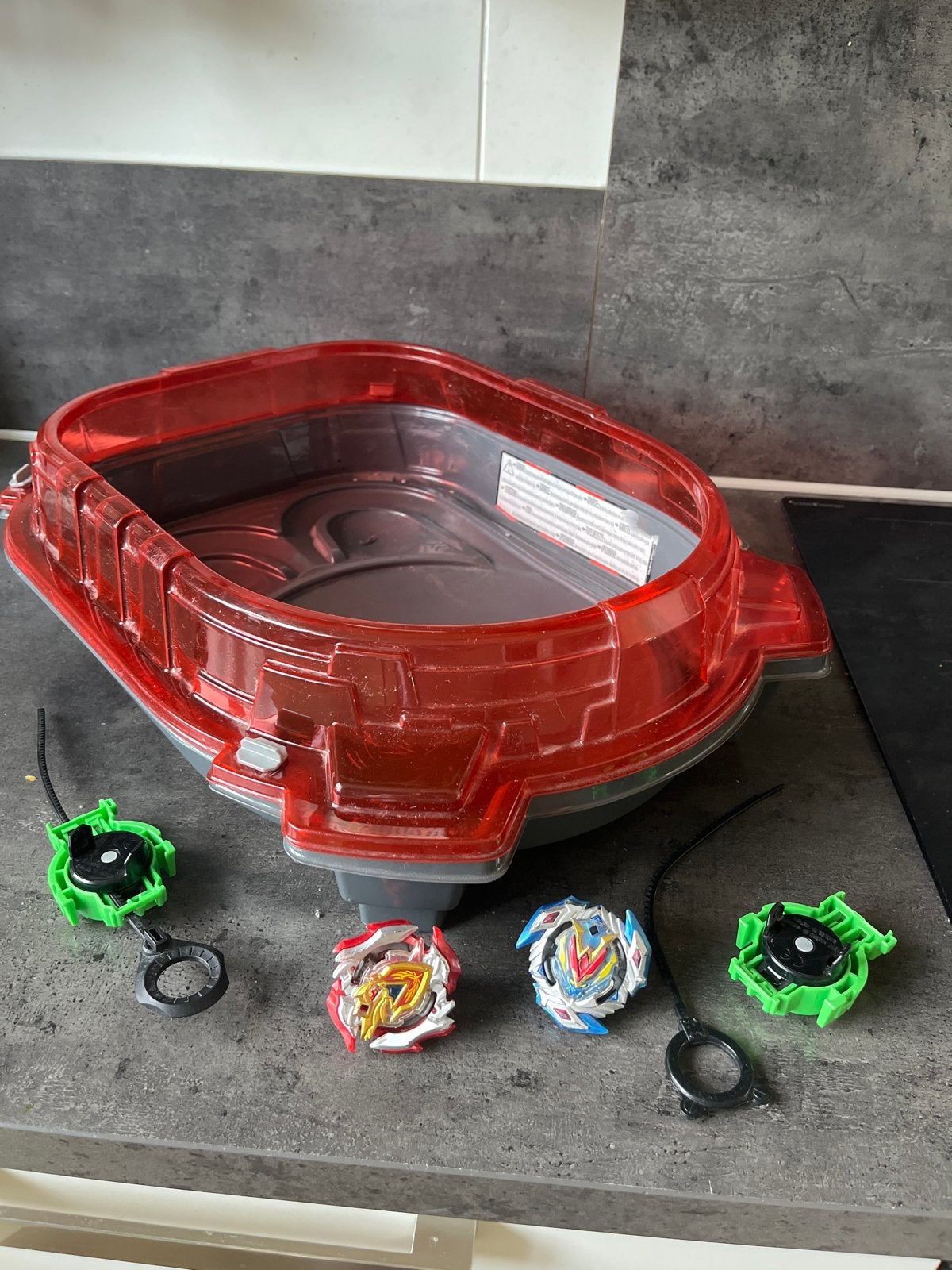 Beyblade Burst Arena met 2 Beyblades en Starters, Ophalen, Gebruikt, Jongen of Meisje