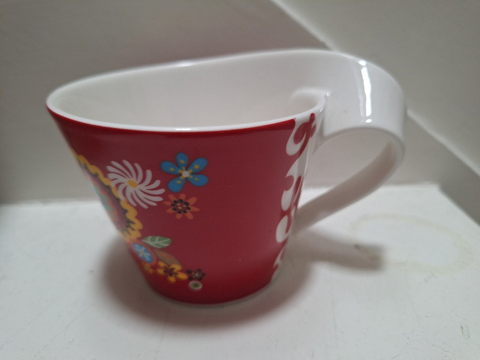 Villeroy & Boch mokje - Rood met bloemmotief. New Wave., Ophalen of Verzenden, Zo goed als nieuw, Overige stijlen