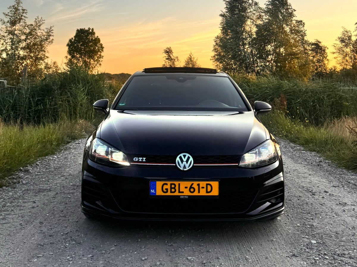 Volkswagen Golf 2.0 TSI 230pk 5D DSG 2017 Zwart, Auto's, 4 cilinders, Alcantara, Zwart, 1600 kg
