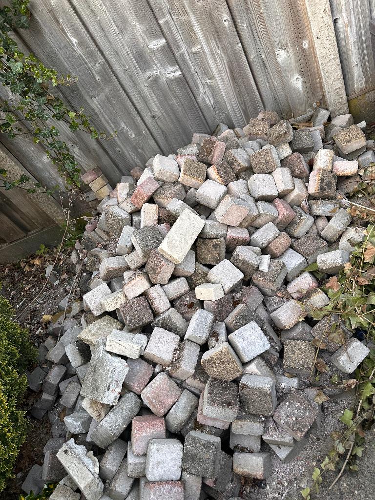 GRATIS oprit tegels, Tuin en Terras, Ophalen, Gebruikt, Beton, Terrastegels