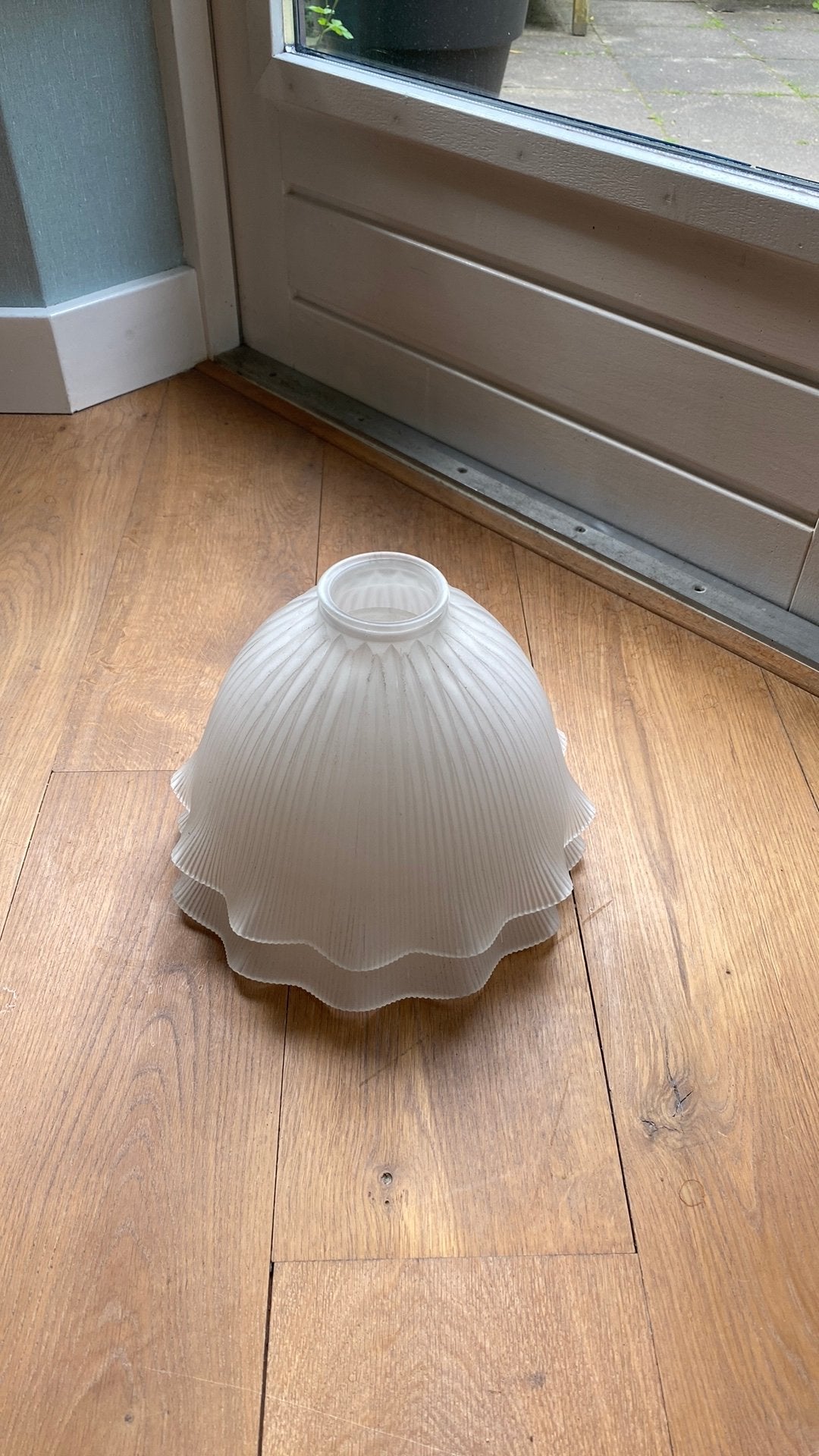 Foto 4 van Set van 2 vintage glazen lampenkappen
