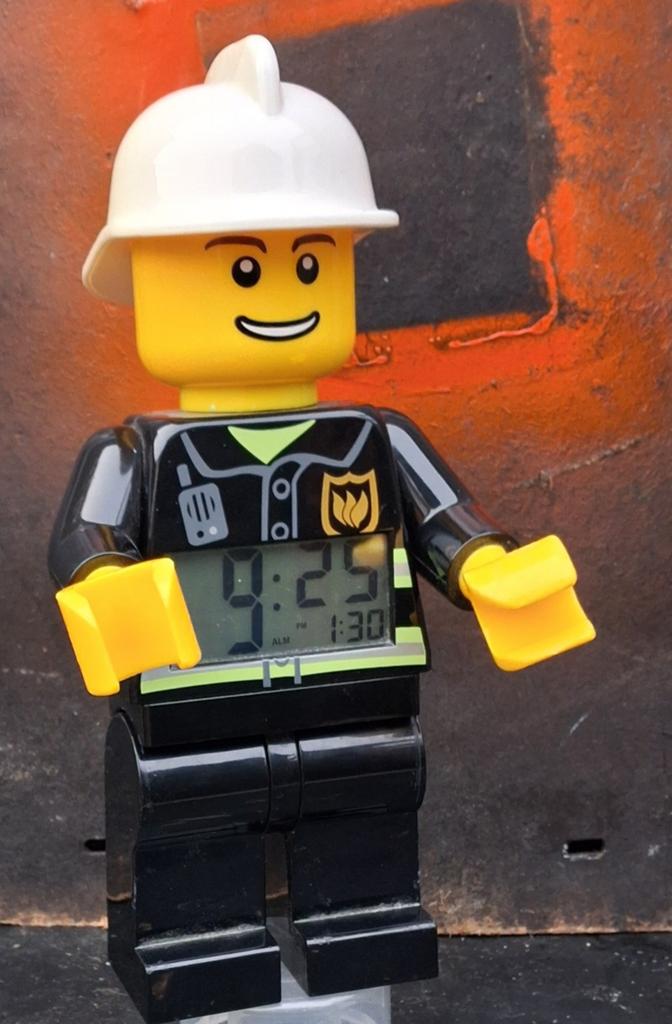 LEGO. Brandweerman wekker.  24 cm., Ophalen, Overige thema's, Lego, Overige typen