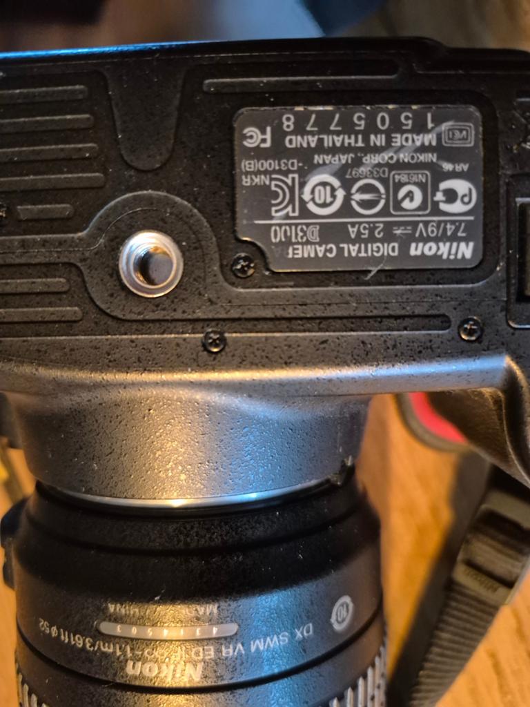 Nikon D3100 DSLR Camera met AF-S Nikkor 18-55mm lens, Gebruikt, 12 inch of groter, 2 GB of meer, Ophalen