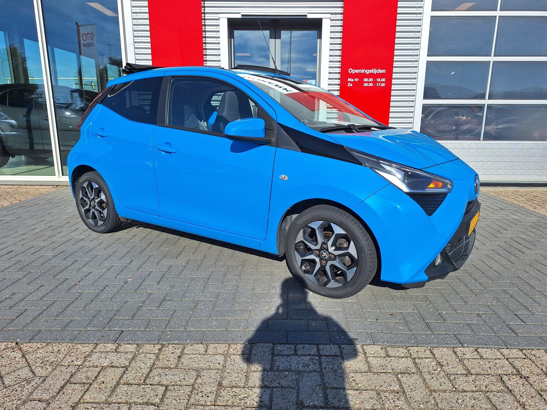 Toyota Aygo 1.0 VVT-i x-cite met elektrisch cabrio dak, Voorwielaandrijving, Stof, Gebruikt, Origineel Nederlands