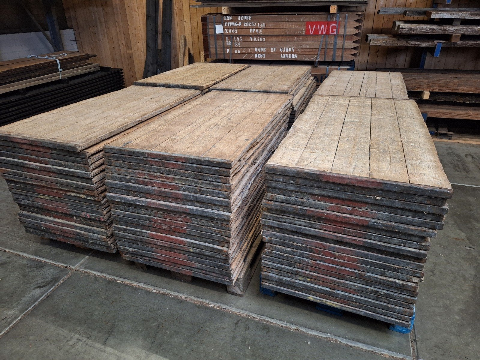 gebruikte  steenschotten  3,5x72x140cm lambrisering, Ophalen, Gebruikt, Velsenstraat  2, Info@kanzohandelsonderneming.nl