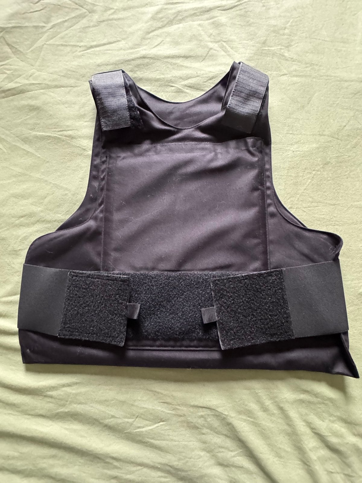 Zwart steekwerend vest maat L, nieuwstaat, Ophalen of Verzenden, Overige soorten, Overige gebieden, Kleding of Schoenen
