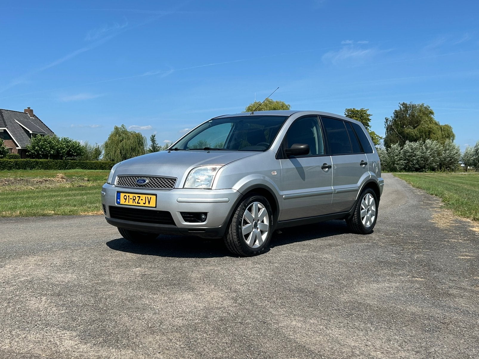 Ford Fusion 1.4 16V Futura 2005 airco trekhaak hoge instap, Voorwielaandrijving, 40 €/maand, Zwart, Metallic lak
