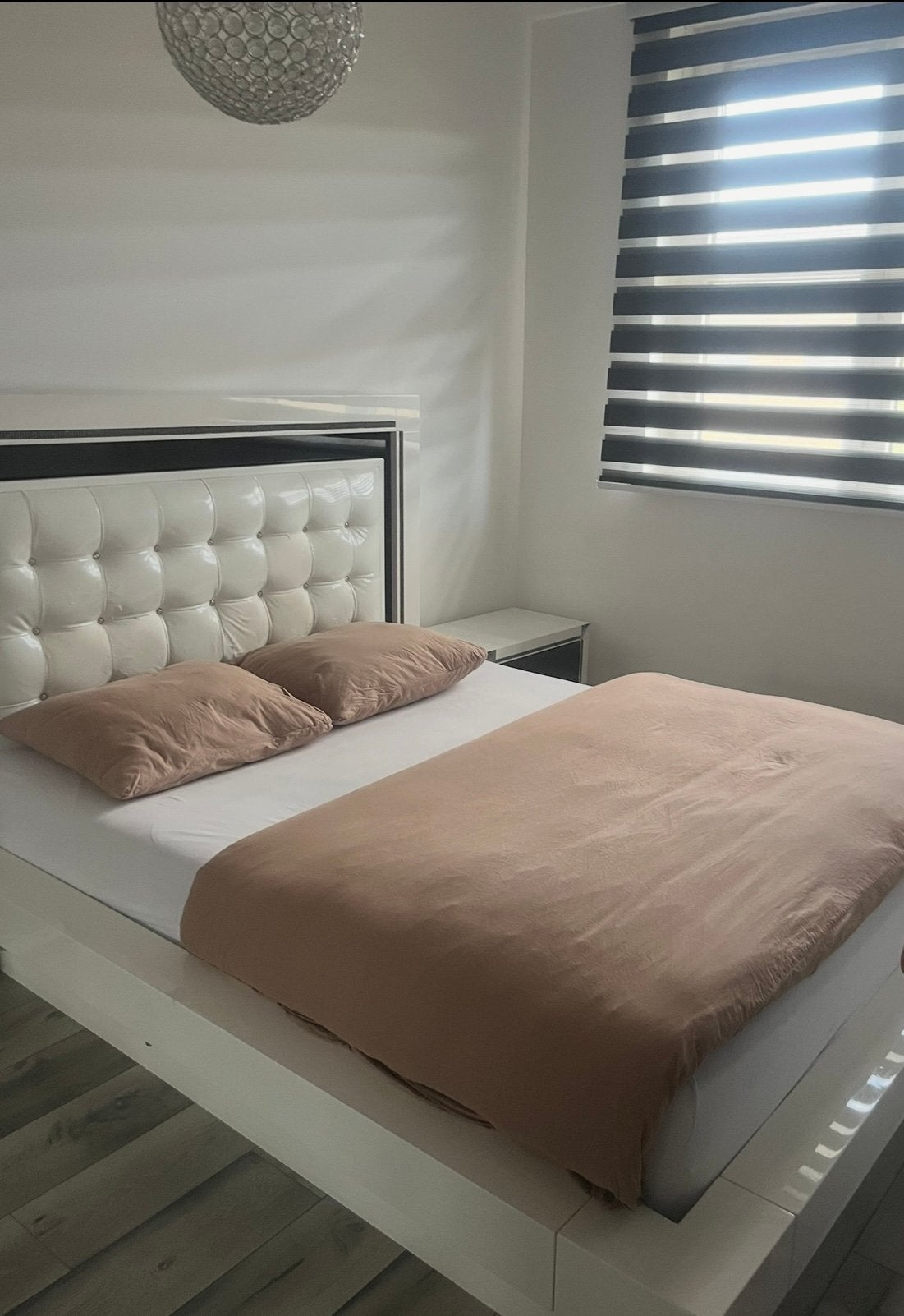 Gratis tweepersoonsbed 1.60x2.00m incl matras