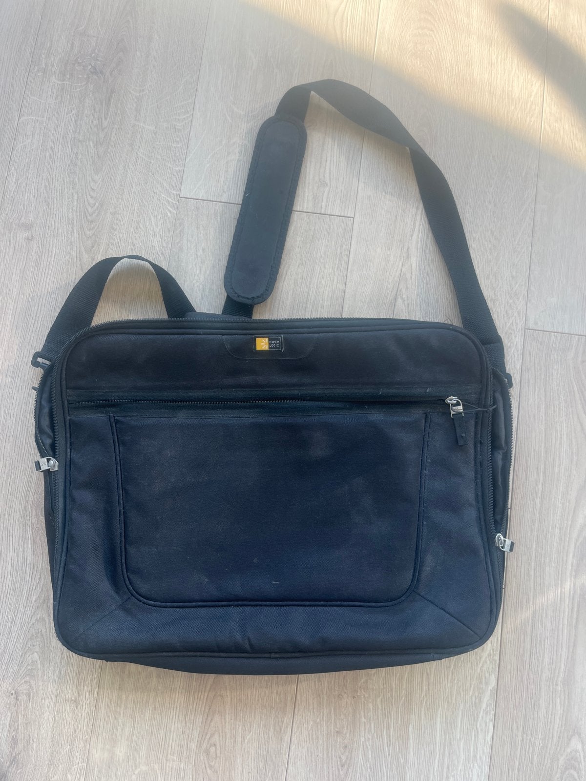 Case Logic laptoptas 16 inch zwart, Computers en Software, Ophalen, Gebruikt, Gevoerd laptopvak, Aktetas