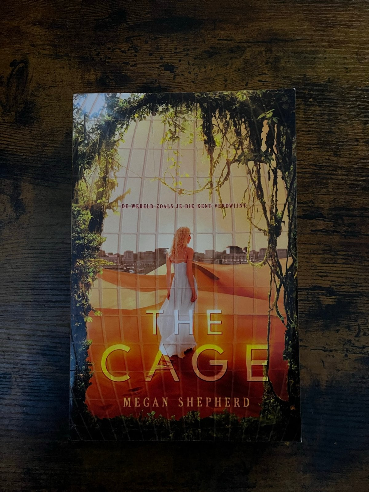 The Cage - Megan Shepherd (Young Adult), Ophalen of Verzenden, Zo goed als nieuw