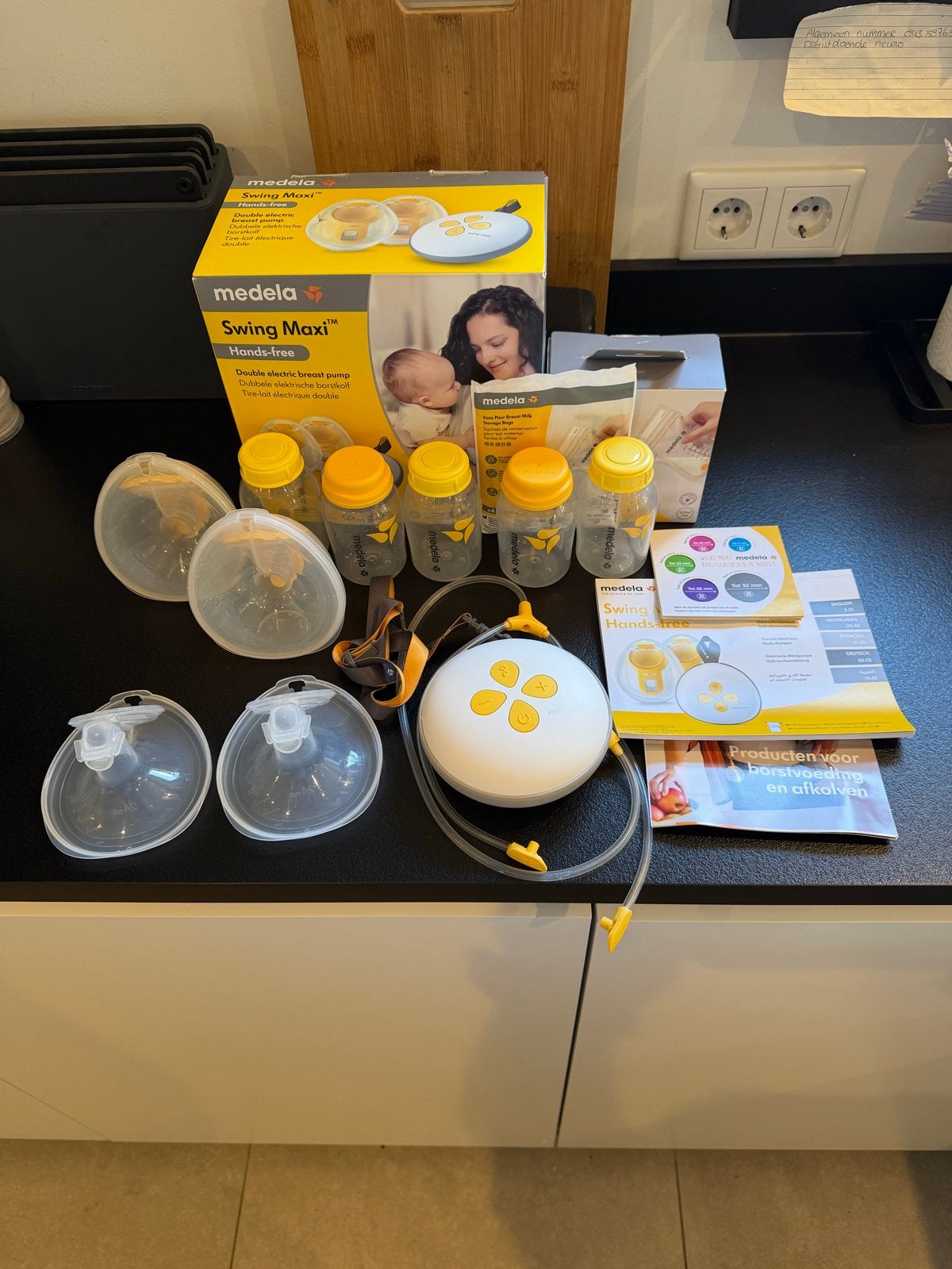 Medela Swing Maxi Hands-free kolf met accessoires, Medela, Borstkolf, Ophalen of Verzenden, Zo goed als nieuw