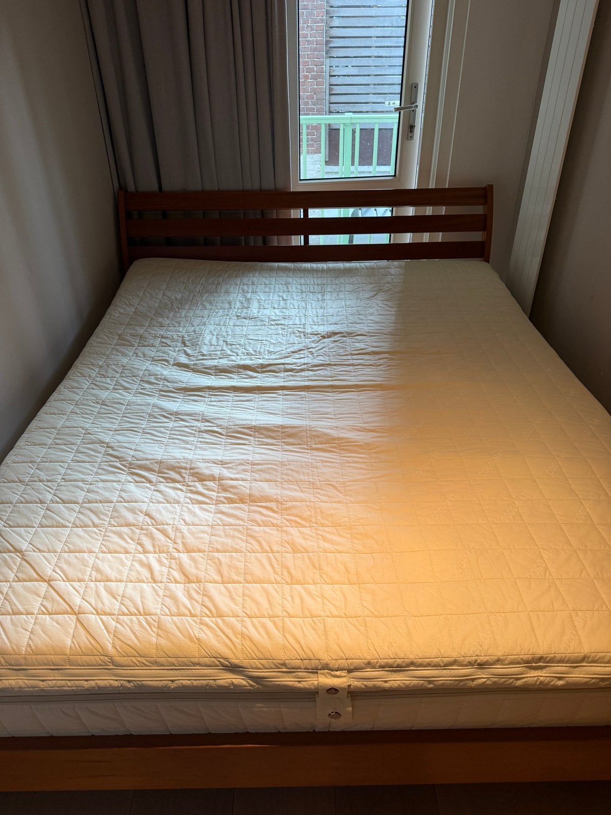 Te koop: Houten bed (160x200) + 2x COCO MAT, Ophalen, Gebruikt, Tweepersoons, Matras