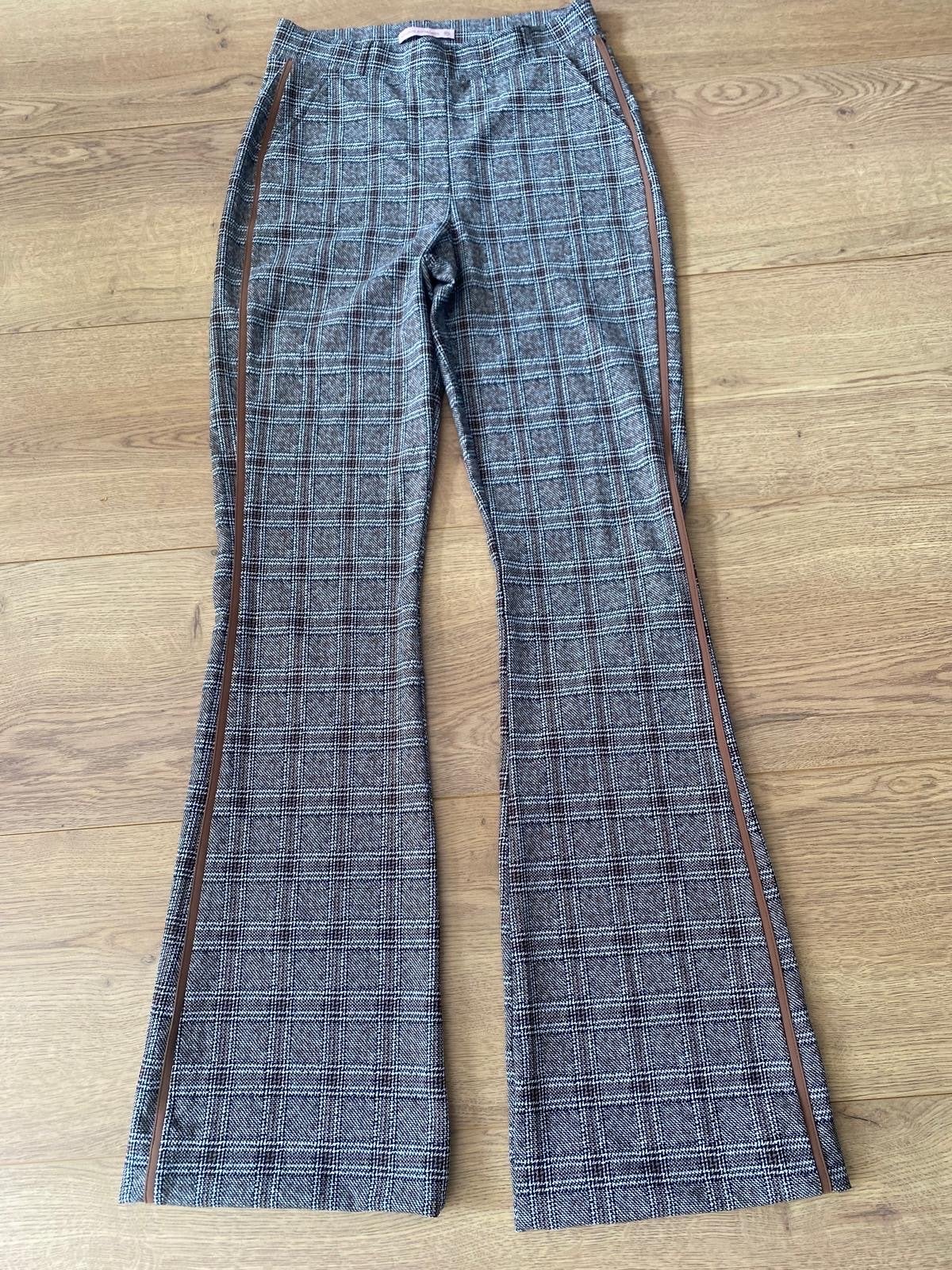 Studio Anneloes Bonded Flared Travelbroek Ruit Bruin Maat S, Kleding | Dames, Bruin, Nieuw, Ophalen of Verzenden, Maat 36 (S)