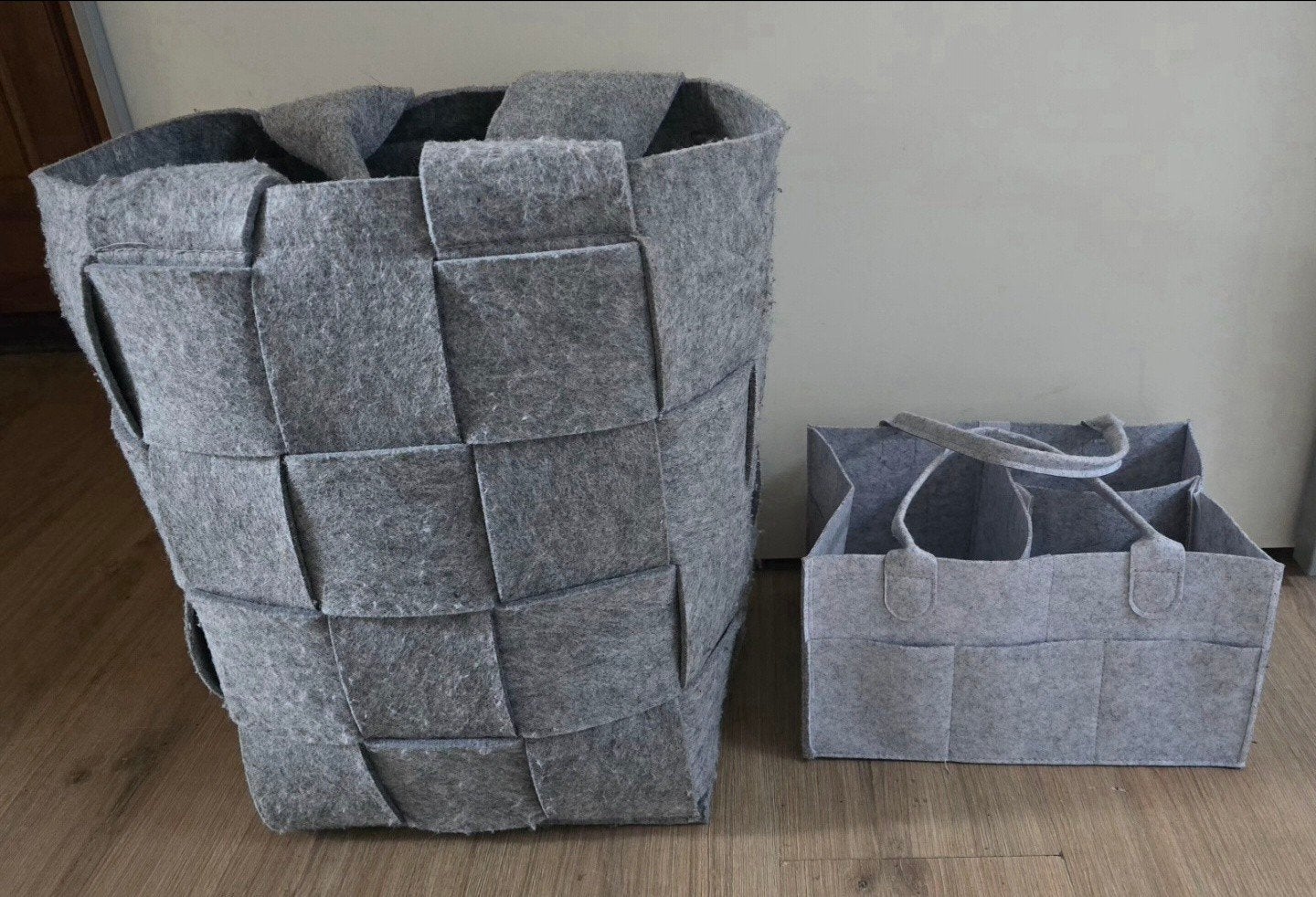 Grijze vilten opbergmanden set - 2 stuks, Huis en Inrichting, 50 tot 100 cm, Ophalen of Verzenden, Zo goed als nieuw, 50 tot 75 cm