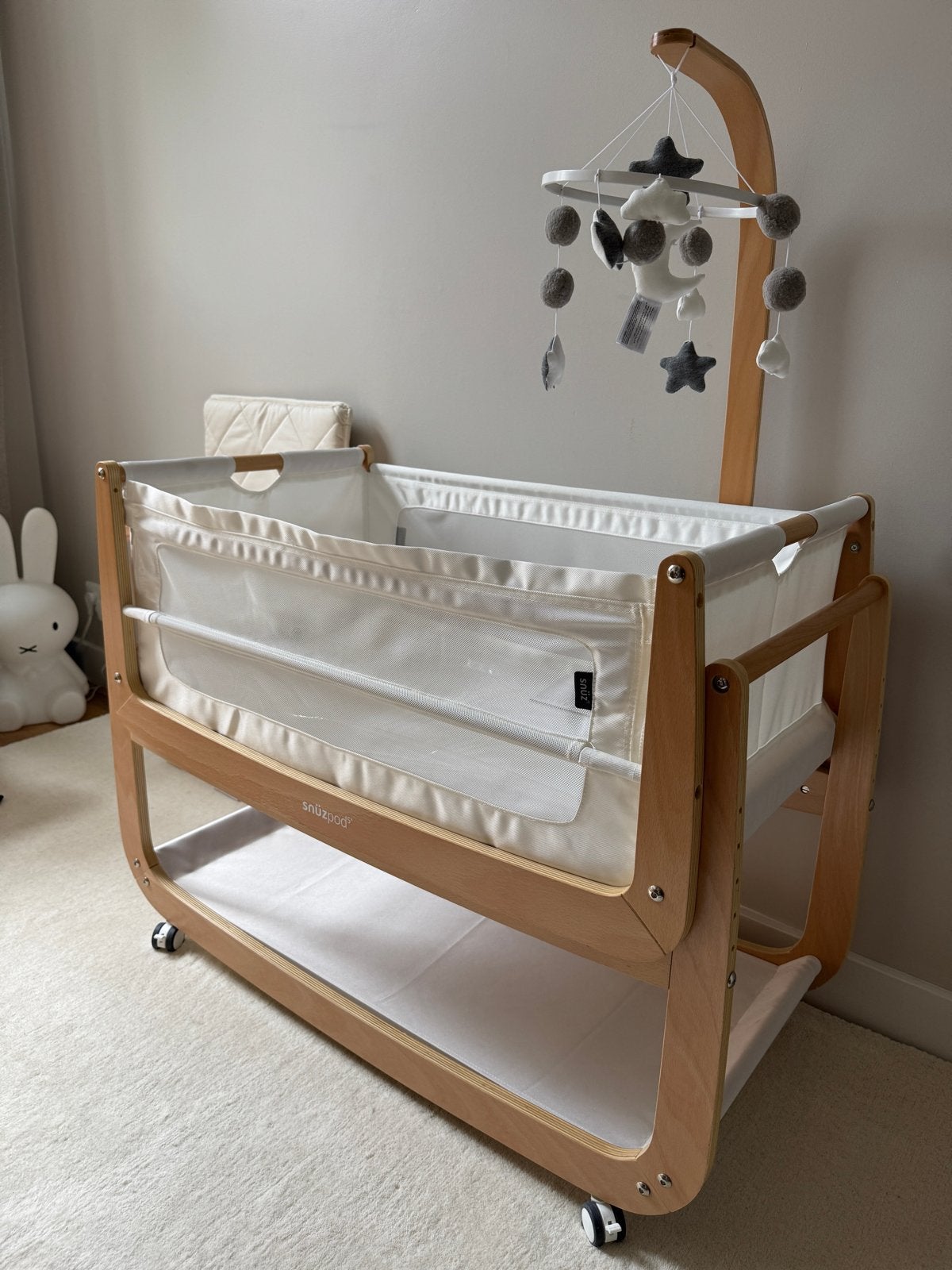 SnuzPod5 + Baby Mobile + Gloednieuw matras–Zo goed als nieuw, Ophalen, Verstelbaar, Wit, 190 cm of minder