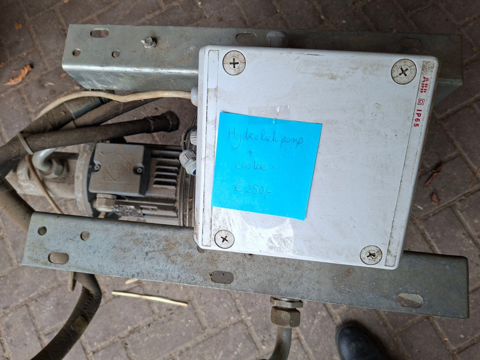 Hydroliek pomp en koeler, Ophalen
