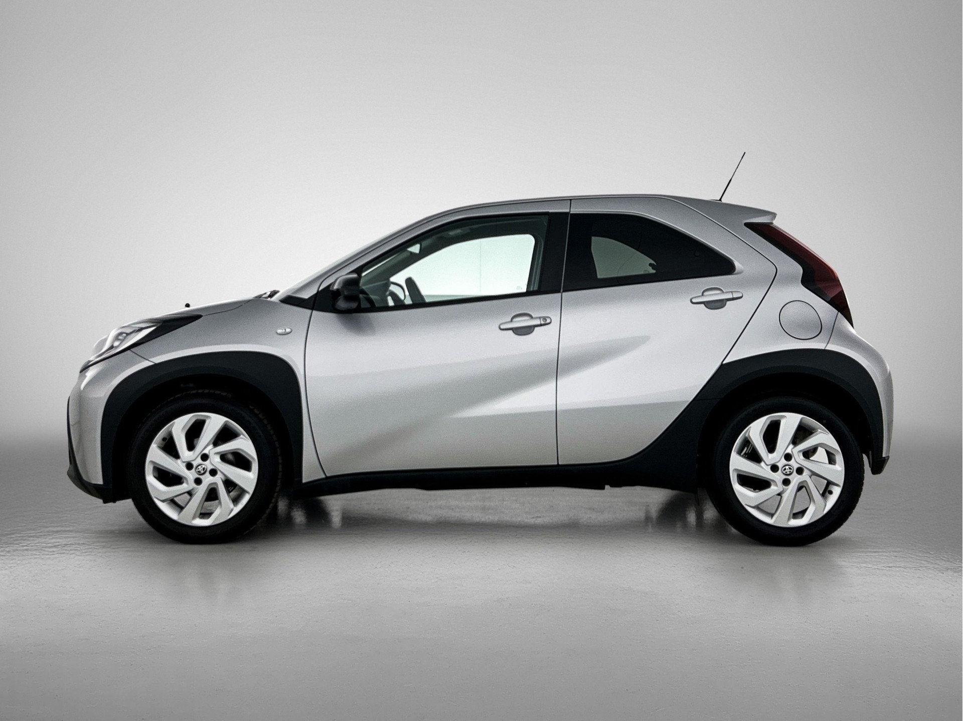 Toyota Aygo X 1.0 VVT-i MT first | Stoelverwarming | Apple C, Auto's, Stof, Gebruikt, Euro 6, 920 kg