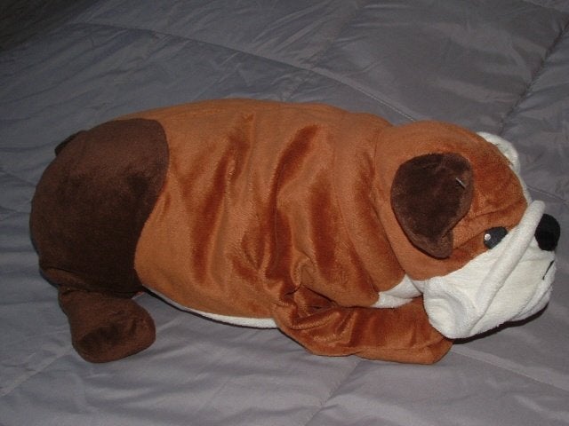IKEA HOND GOSIG BULLDOG KLUMPIG VELOURS ROODBRUIN/WIT, Ophalen of Verzenden, Nieuw, Overige typen