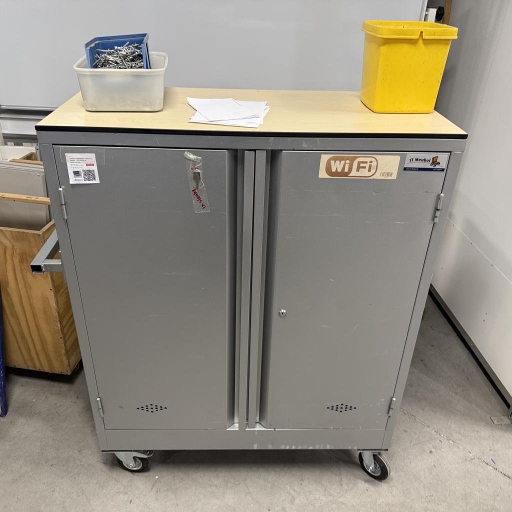 Verrijdbare laptopkast / laadkast IT-meubel - 127x100x45 cm, Computers en Software, Laptop-opladers, Niet ingevuld, Gebruikt, Niet ingevuld