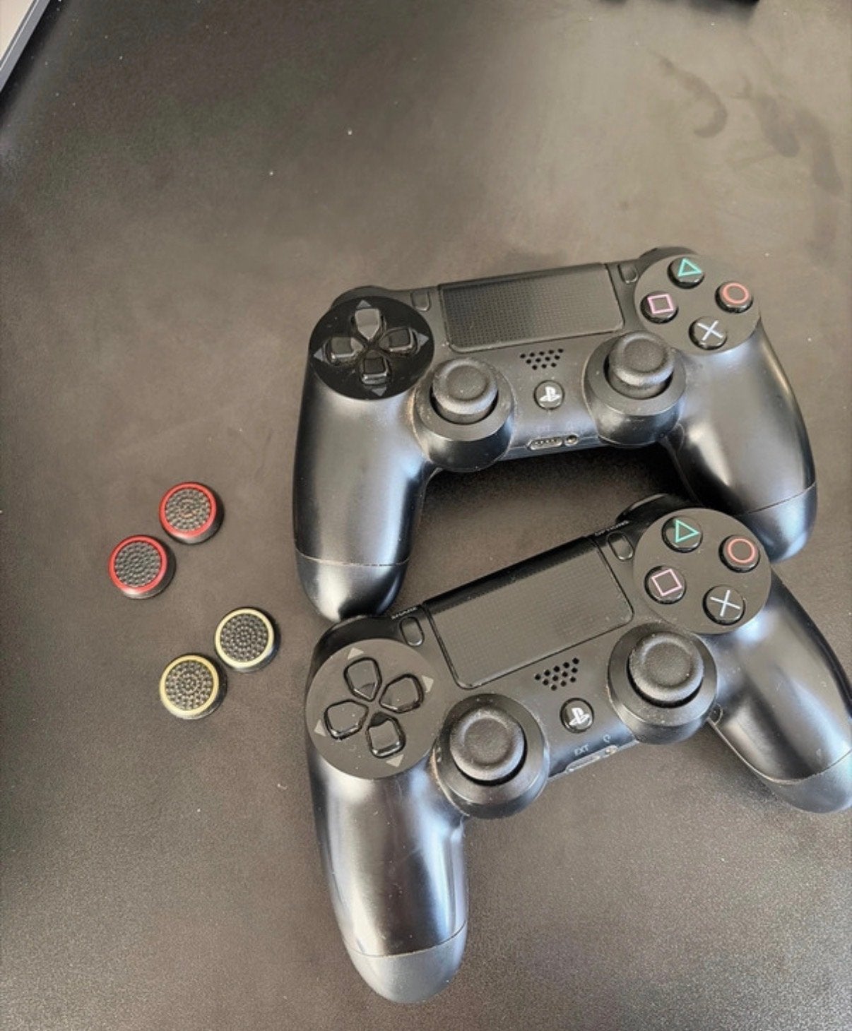 2x PlayStation 4 controllers met thumb grips, Gebruikt, Ophalen of Verzenden, Controller, PlayStation 4