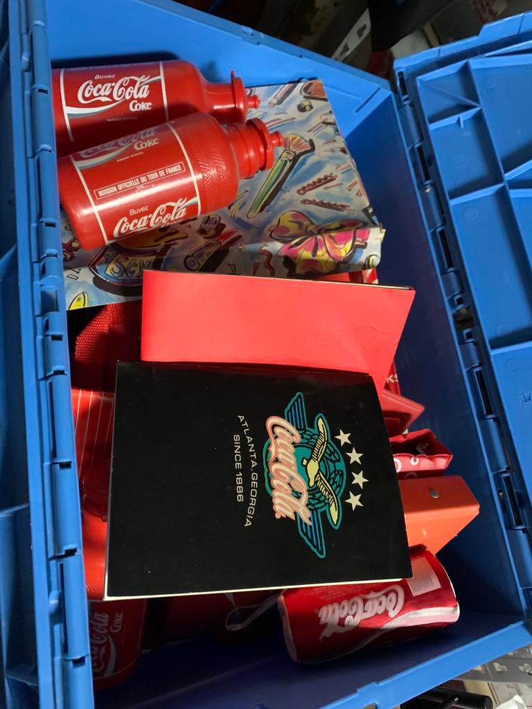 Doos vol met cola spullen. ( gratis ), Diversen, Rommelmarktspullen, Ophalen, Gebruikt