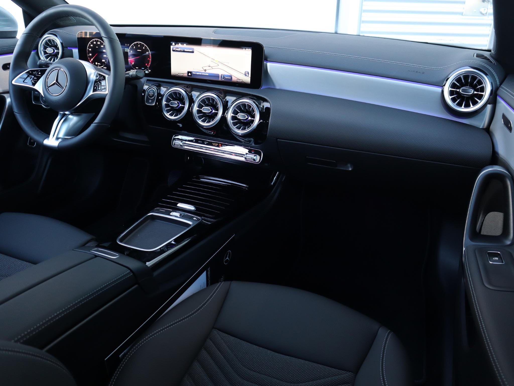 Mercedes-Benz CLA-klasse Shooting Brake 180 Star Edition Lux, 4 cilinders, Origineel Nederlands, Stoelverwarming, Zilver of Grijs